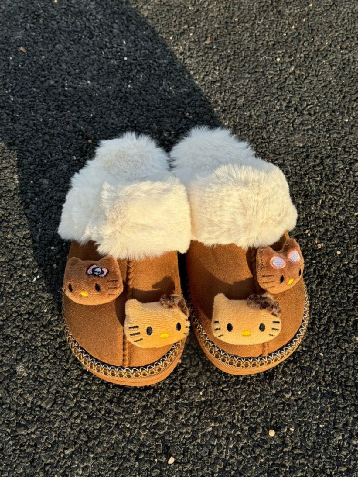 Hello Kitty Fuzzy Sloffen™ | De Viral sloffen