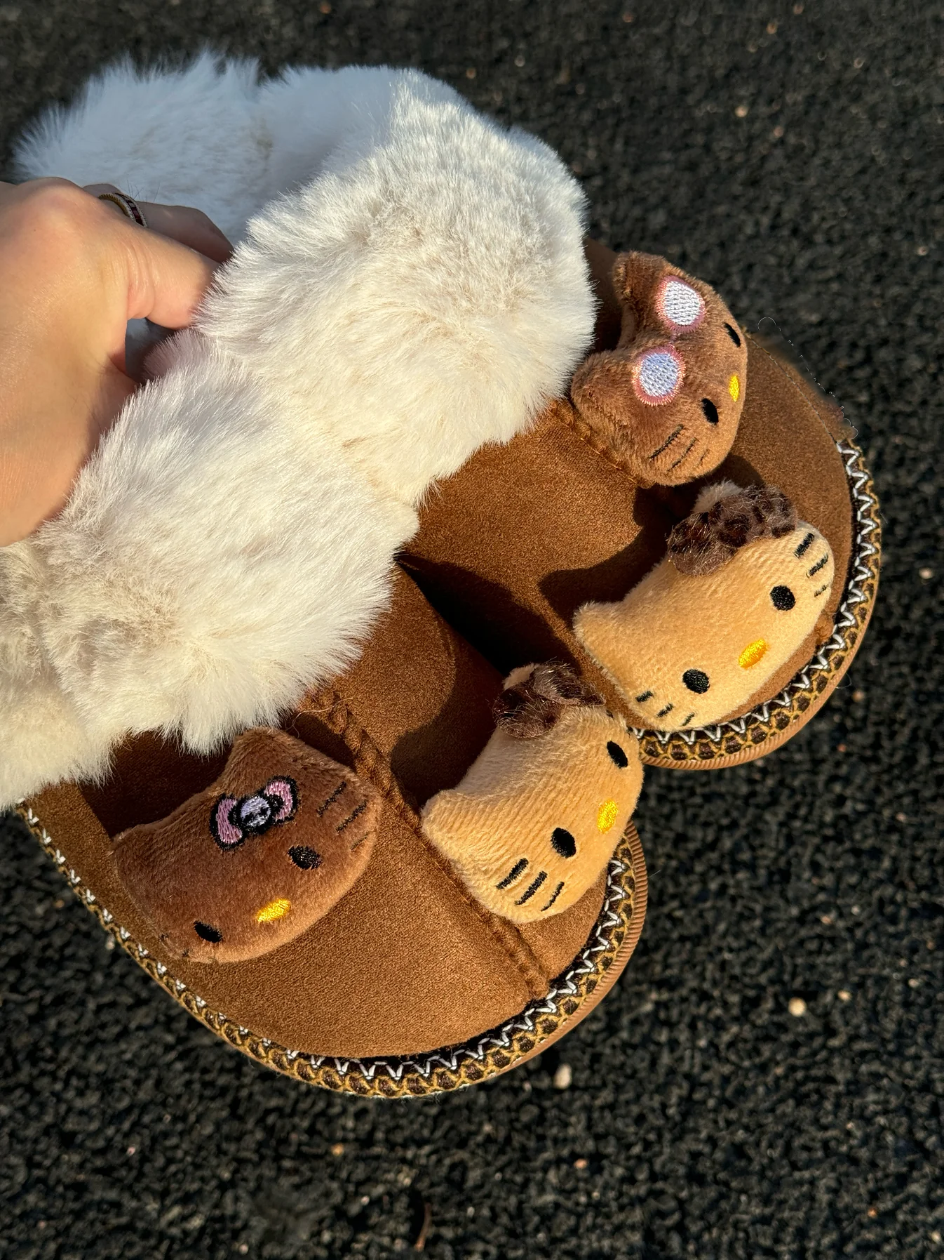 Hello Kitty Fuzzy Sloffen™ | De Viral sloffen